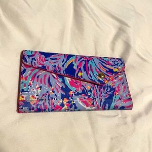 LIKE NEW Lilly Pulitzer wallet